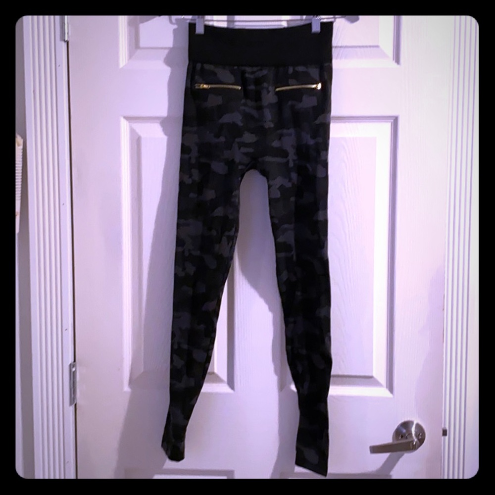 Camouflage grey leggings, fleece inside